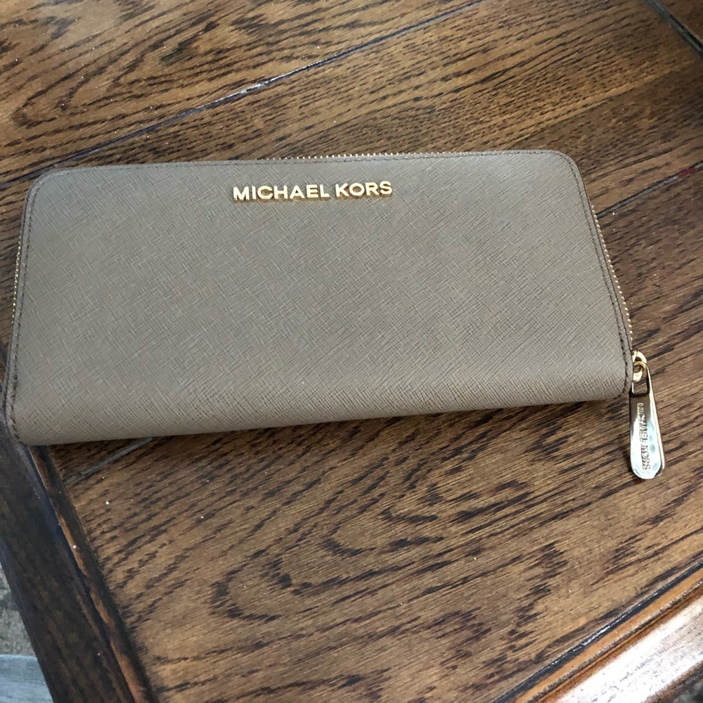 Brand new Michael Kors wallet